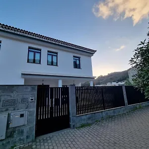 Villa Anahera, Teror