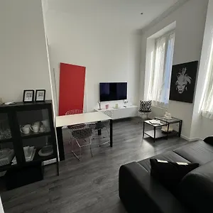 https://maisons-milano-via-torino.italymilanhotels.net